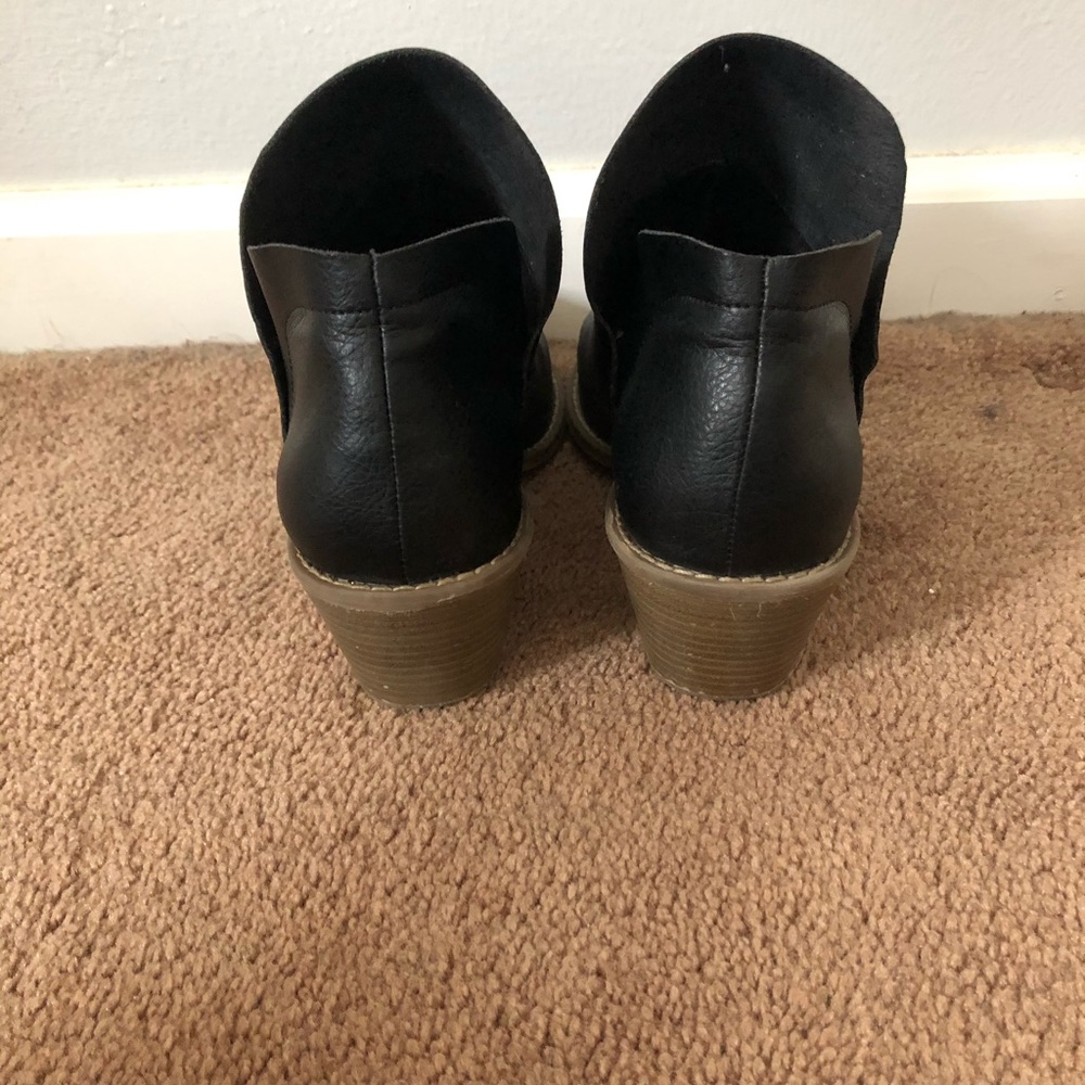 Universal Thread Booties : Size 9.5 - Picture 4 of 5